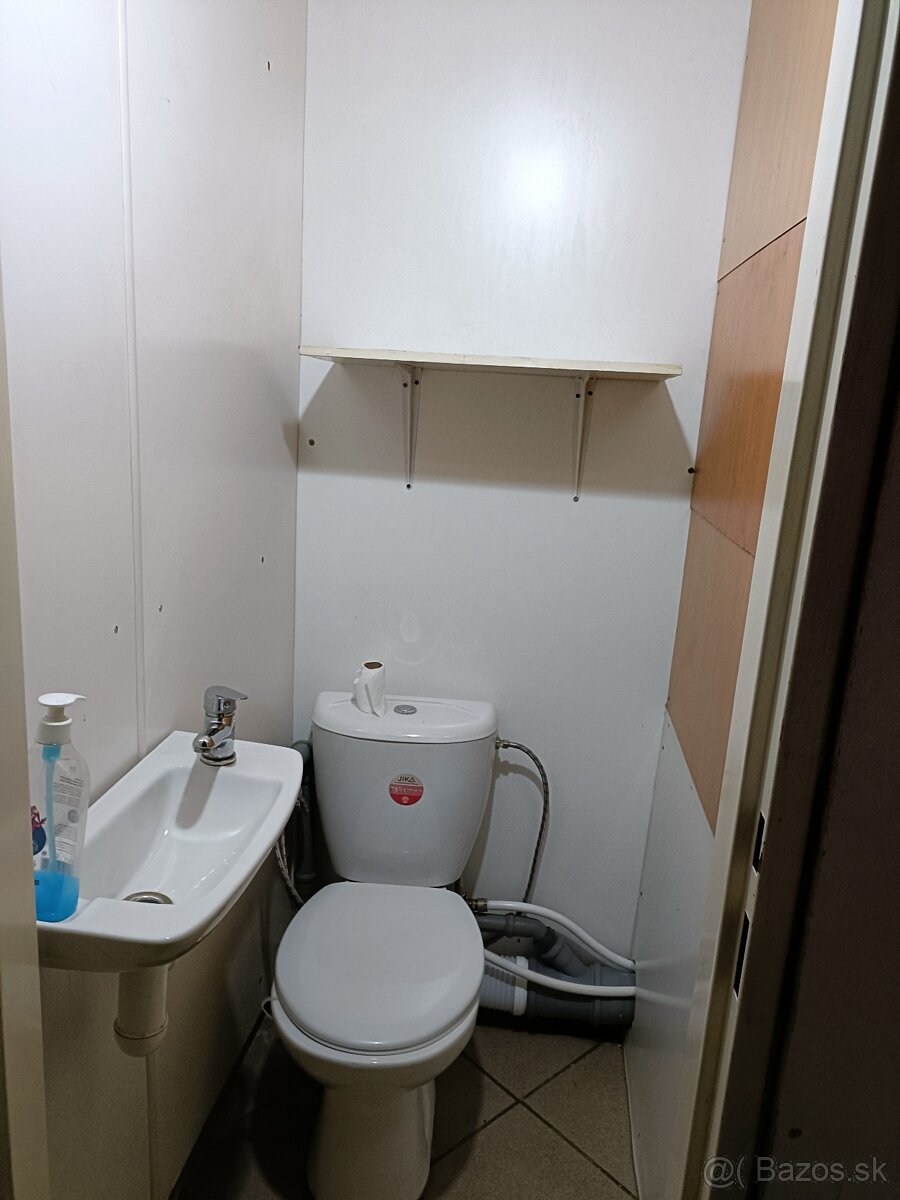 frekventovaná pešia zóna ul.Podhora 26 - 5