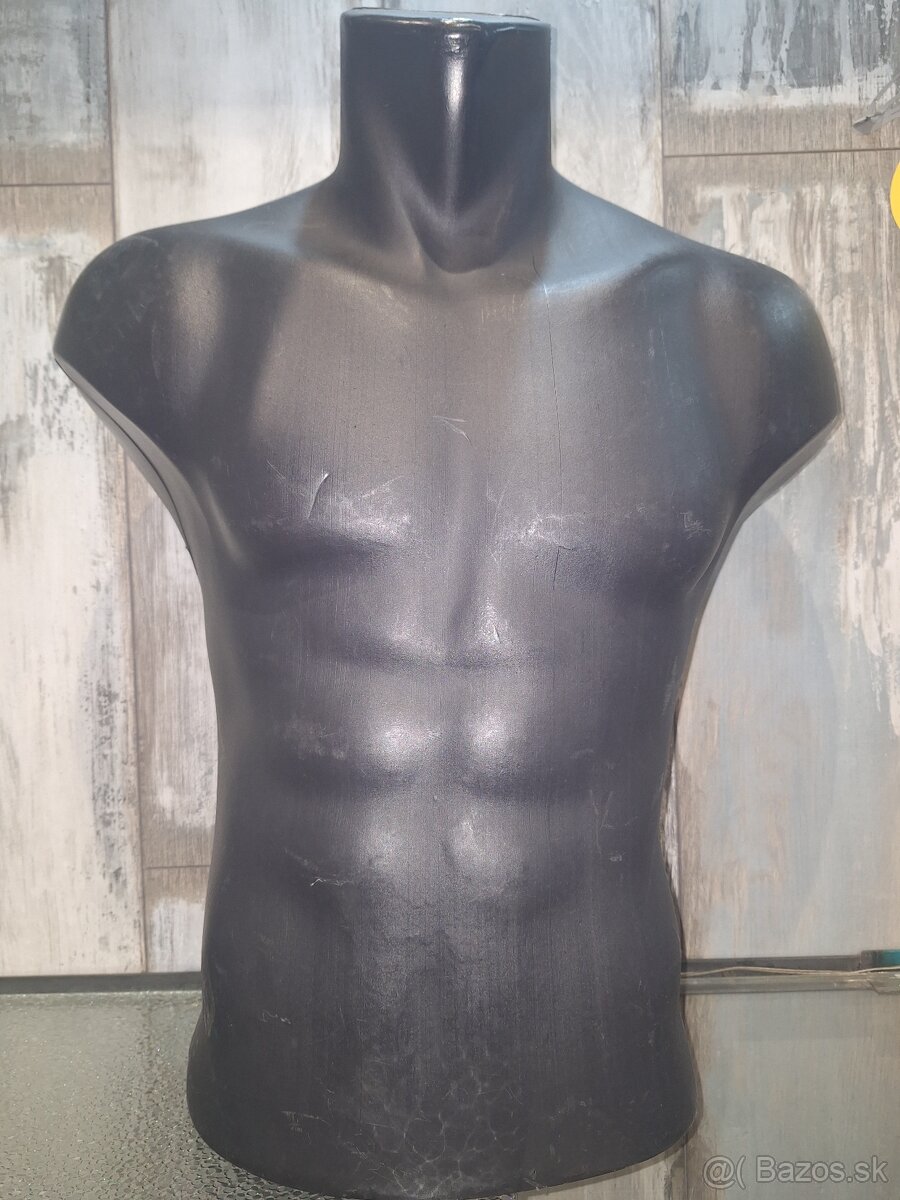 Busty zo zrušenej predajne - 5