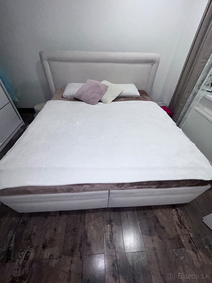 Čalúnená posteľ 180x200 s matracmi - 5