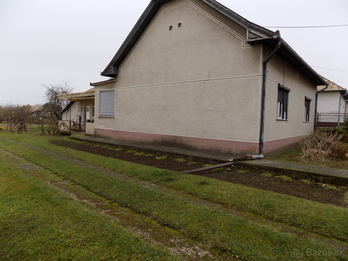 Na predaj chalupa v obci Kuraľany s garážou , pozemok 1536 - 5