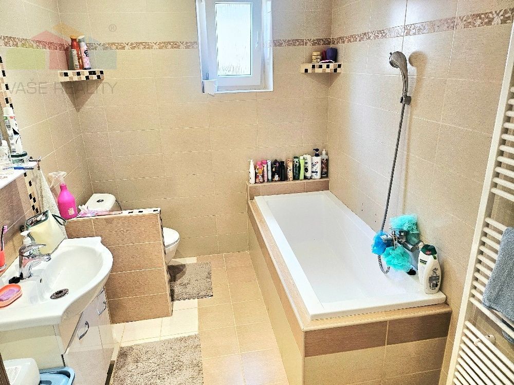 RODINNÝ DOM- VEĽKÉ CHLIEVANY- POZEMOK 1001 m2- 5 IZBOVÝ - 5