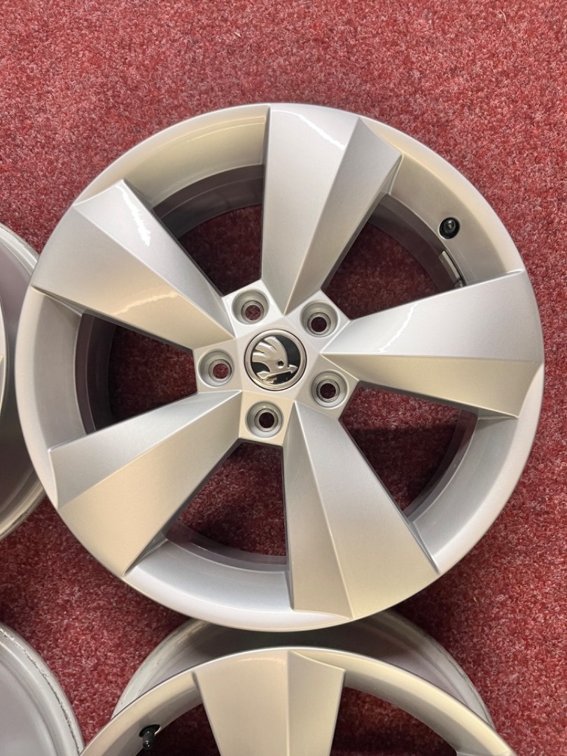 5x112 R17 alu disky originál Škoda Kodiaq 2021 - 5