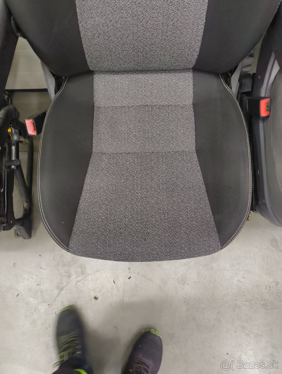 Predám sedačky - 5