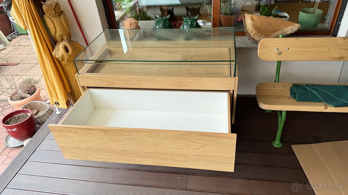 Presklená vitrína s úložným priestorom - 5