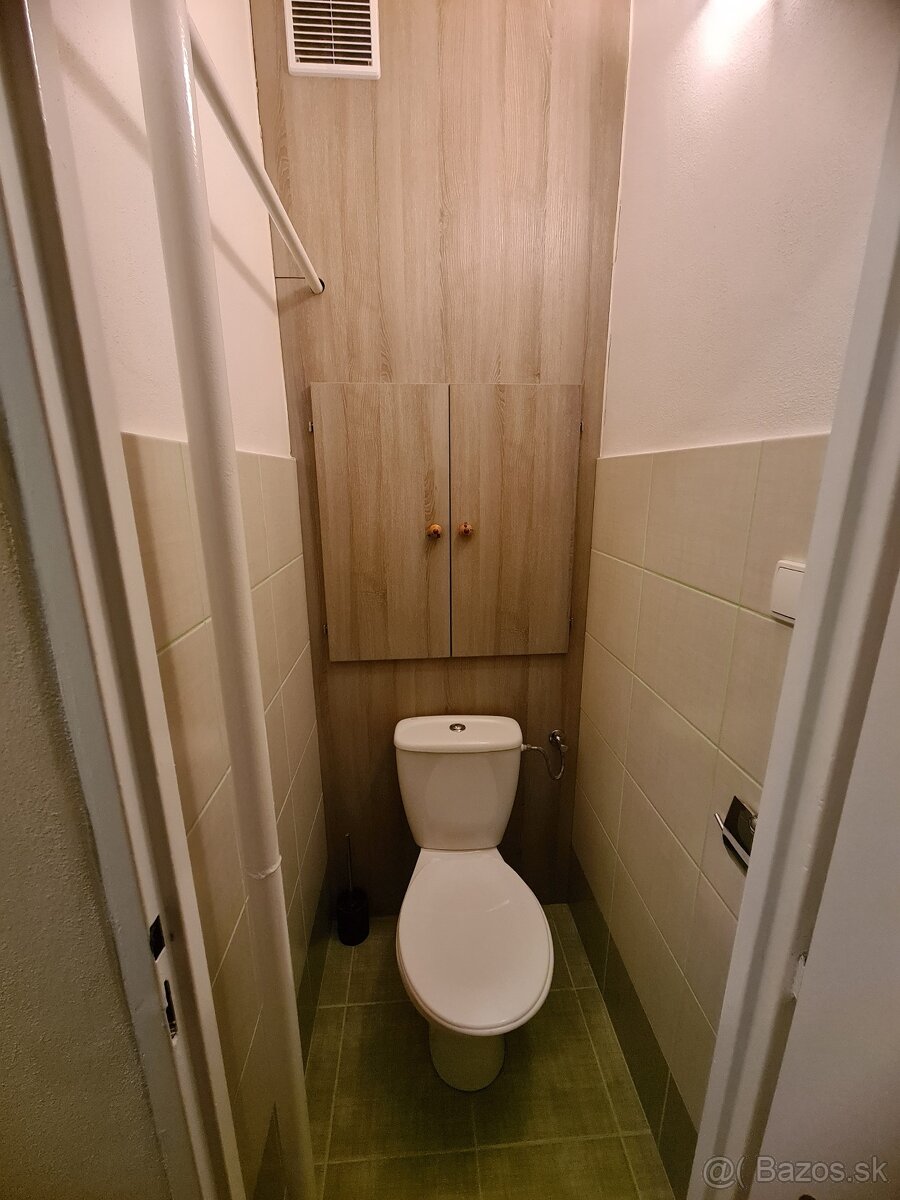 REZERVOVANÉ Prenájom veľkého 1-izbového bytu - 5