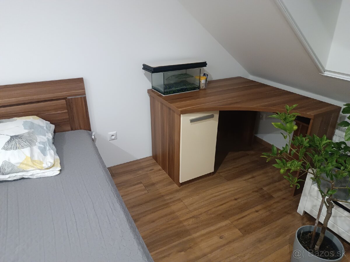 Predam postel zo pc stolikom - 5
