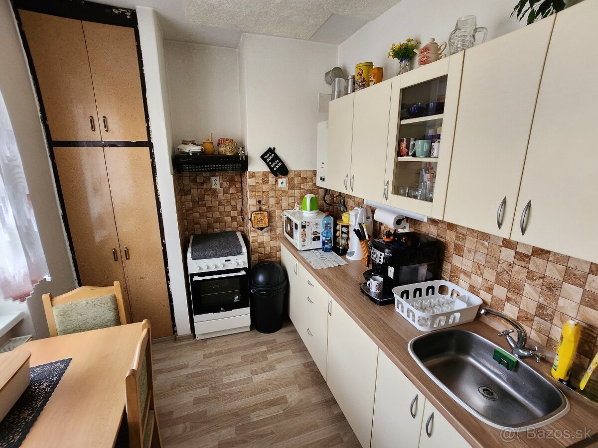 REZERVOVANÉ Na predaj 2izbový byt na ulici M.R.Štefánika - 5