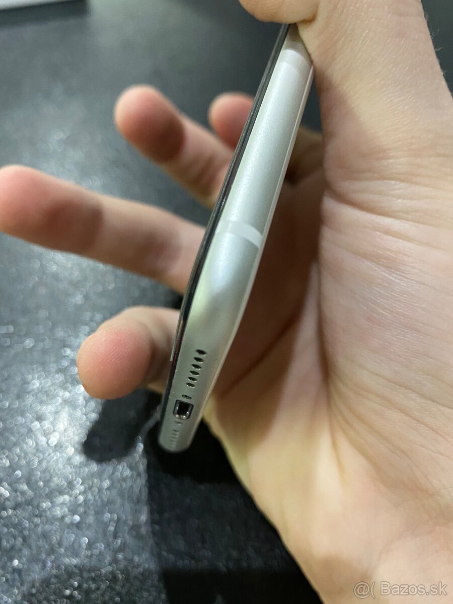 Predám iphone Se 2020 - 5