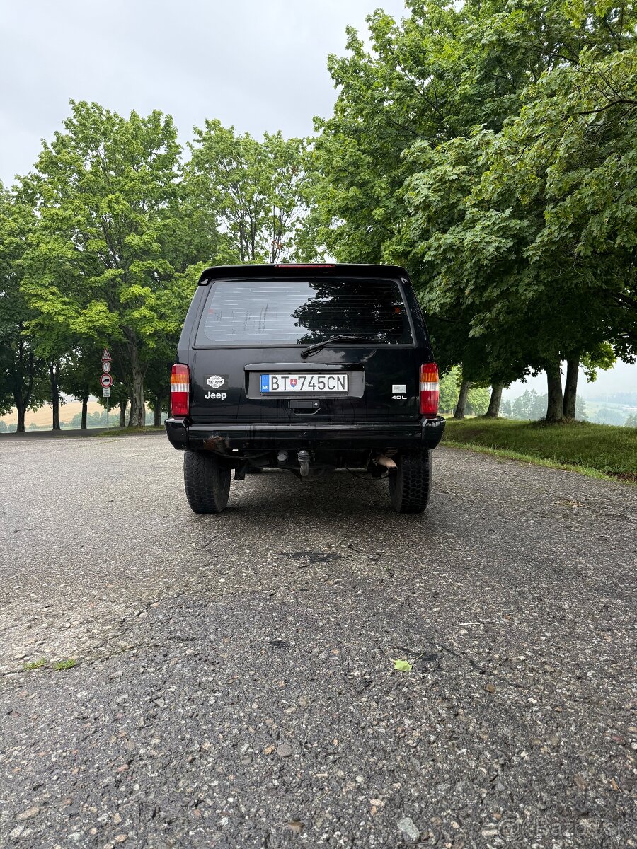 Jeep Cherokee XJ 4.0 1998 LIMITED - predam/ vymením