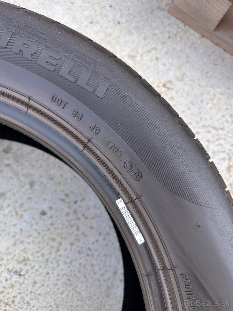 215/55R17 94W Letné Pirelli Seal Inside - 5