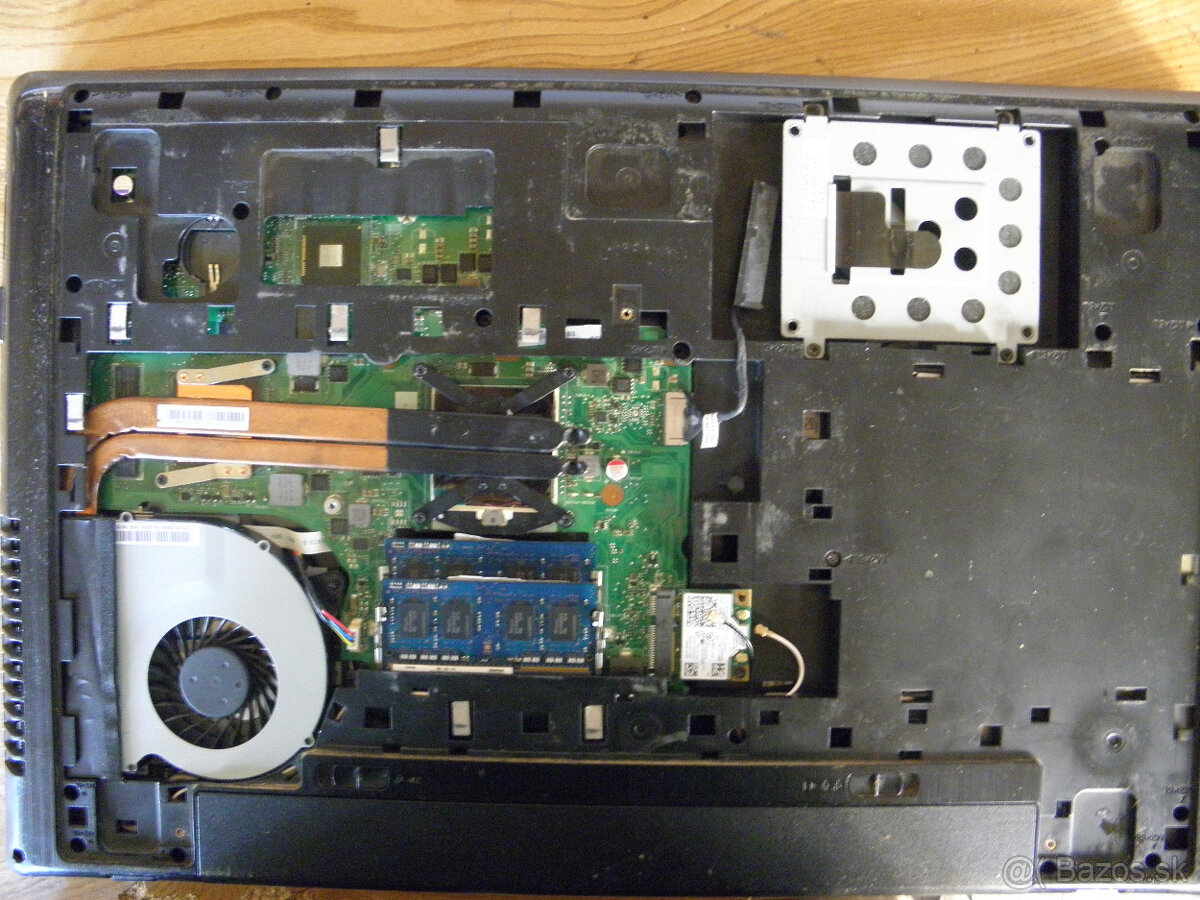 Predám suciastky 2ks Lenovo ideapad Z710 - 5