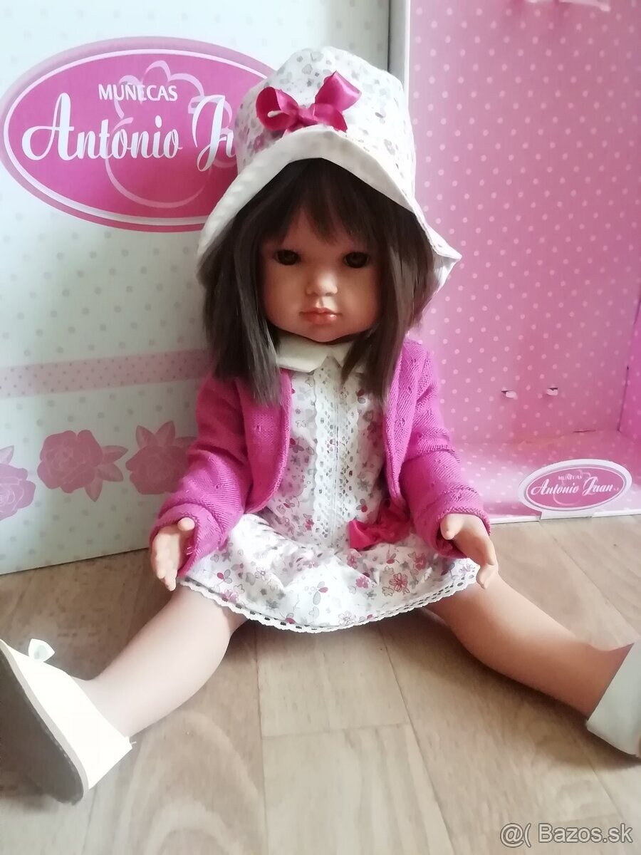 Realisticka babika A. Juan v klobuku 45 cm - 5