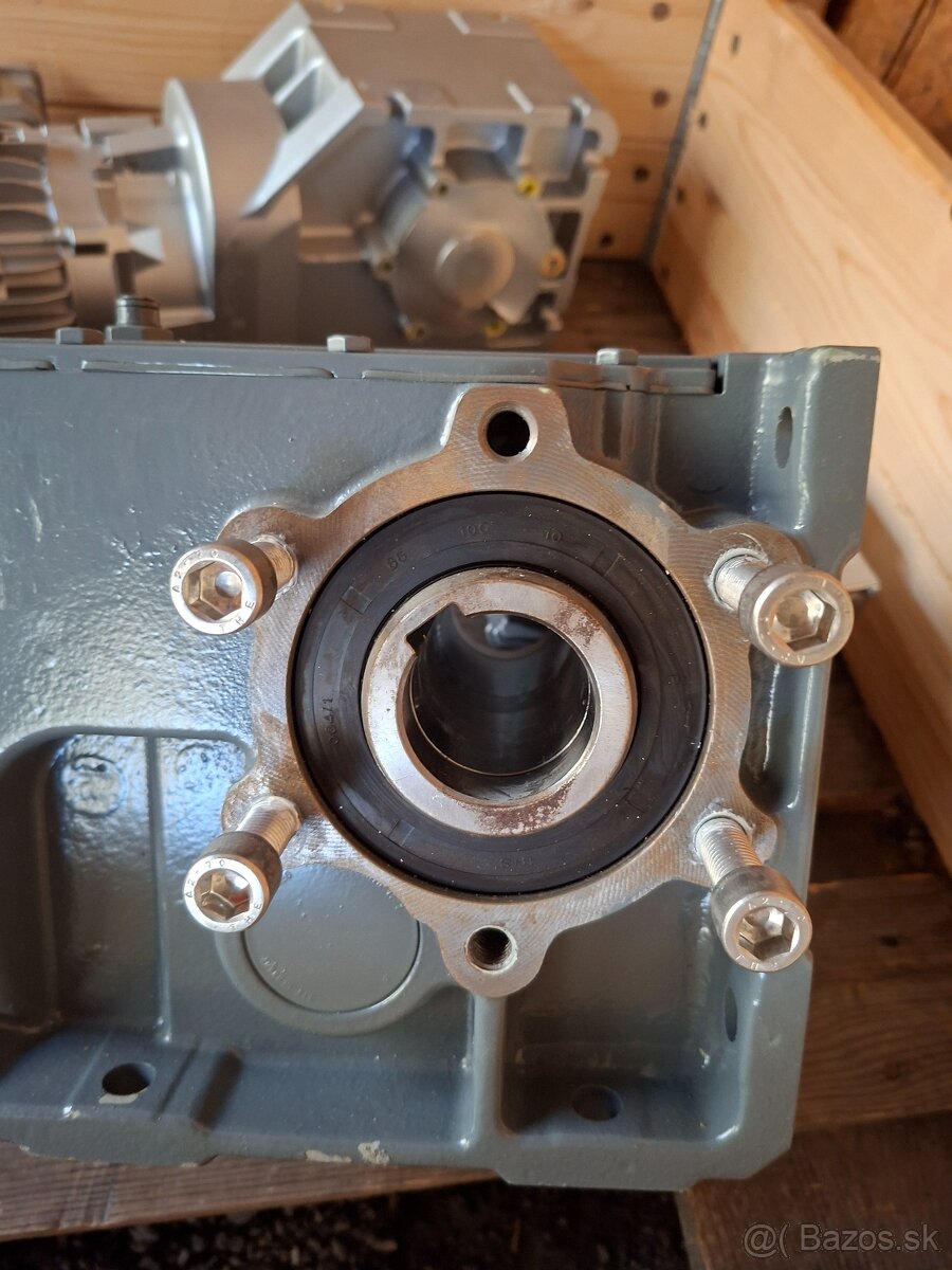 Elektromotor s prevodovkou - 5