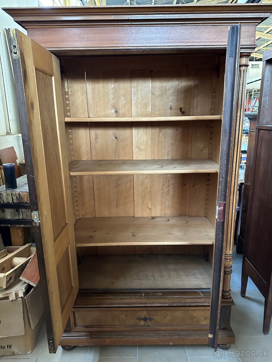 Starožitná policová skriňa - 5