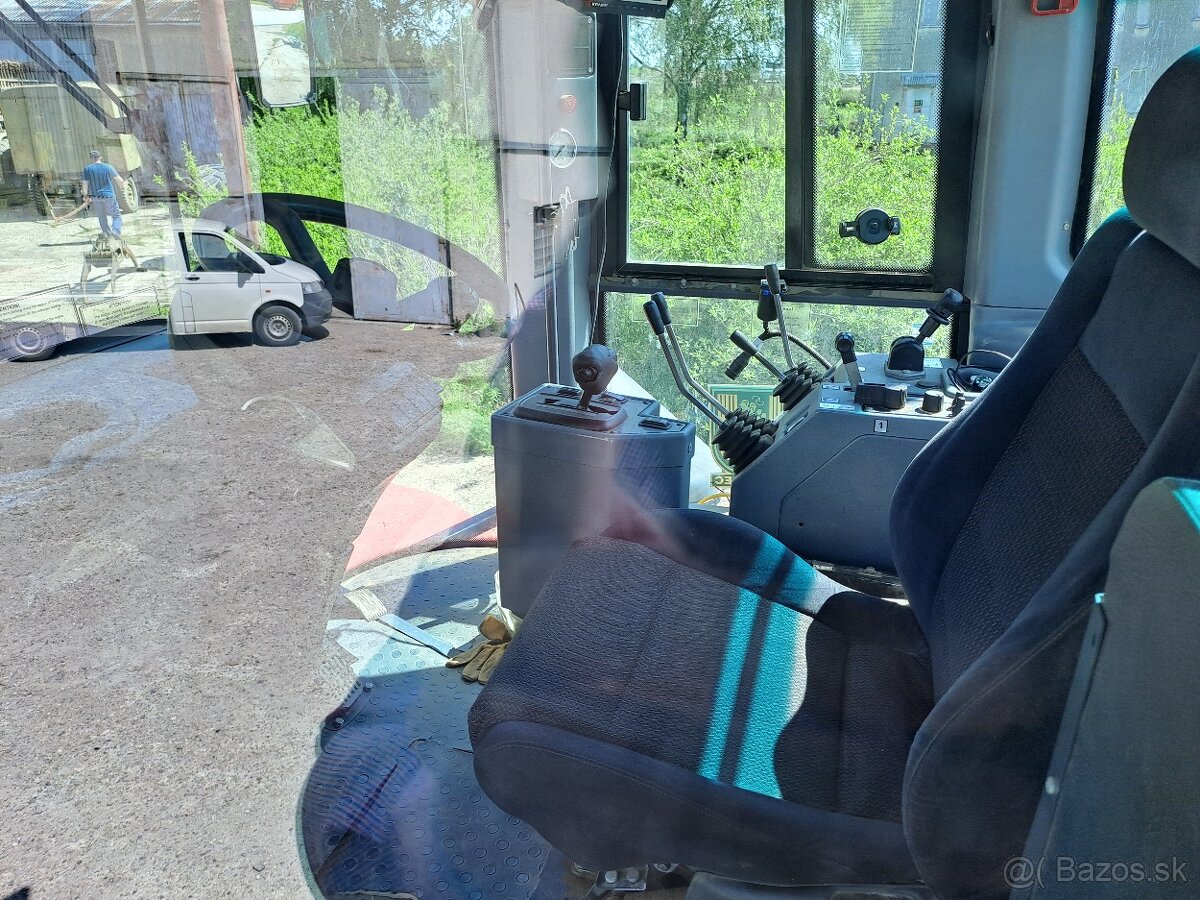 Kĺbový kolesový traktor Kirovec K744 - 5