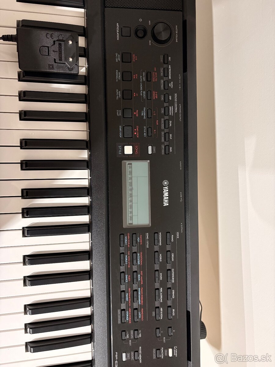 Yamaha PSR-E383 SET Keyboard s dynamikou Black - 5