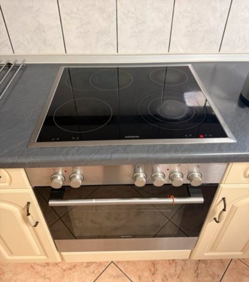 Krásná velká venkovská kuchyně se spotřebiči,5825 - 5