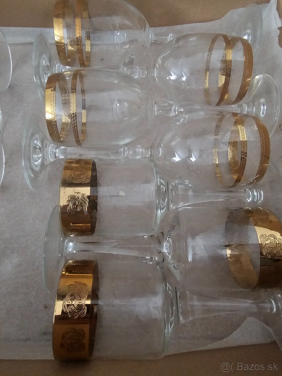 Sklenené poháre na víno. - 5