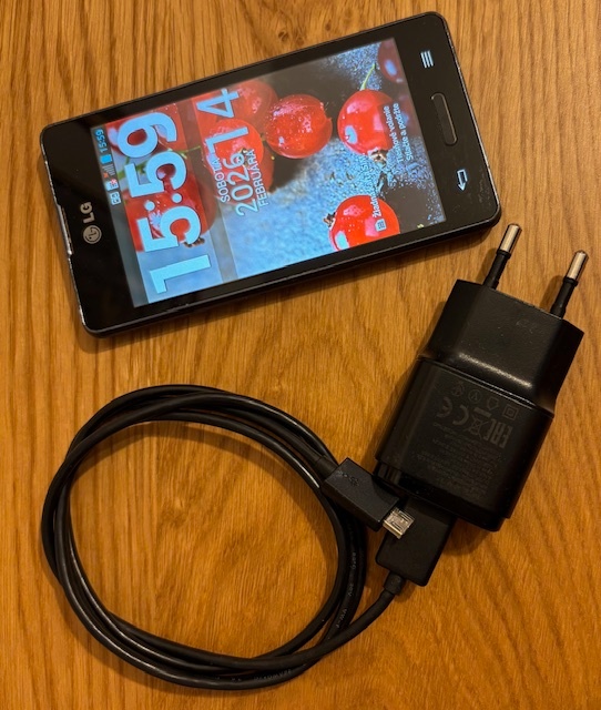 LG E460 čierny mobil - 5