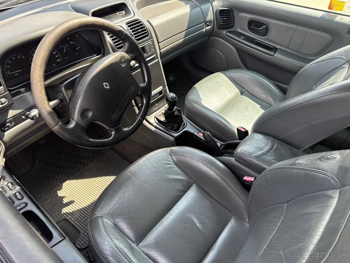 Renault Laguna 2.2 DTI - 5