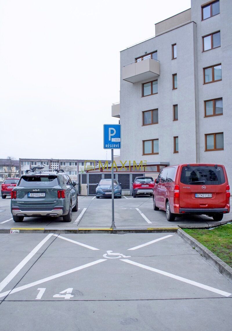 S parkovacím státím 1 izbový byt na ulici Kadnárova v Bratis - 5