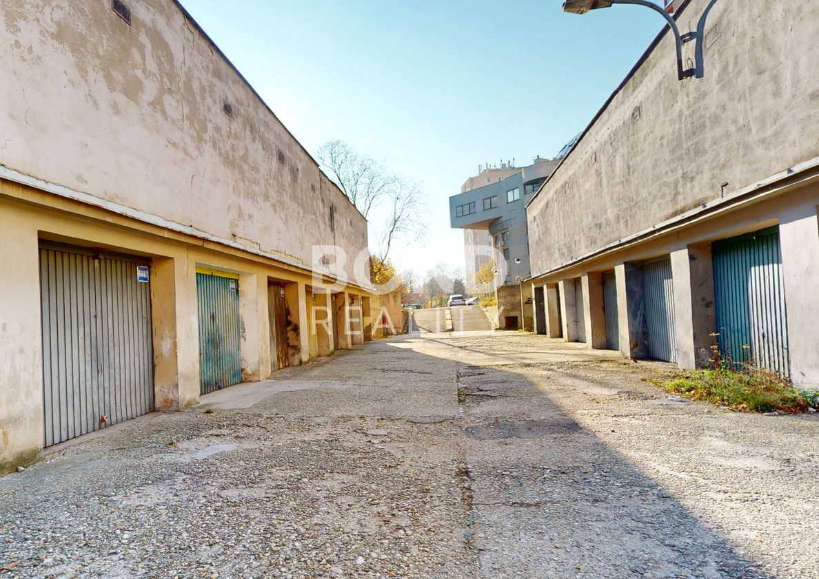 Murovaná garáž vo vyhľadávanej lokalite - 5