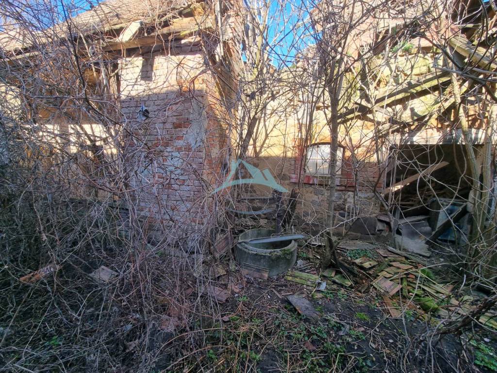 Rodinný dom, stavebný pozemk na predaj v lokalite Šahy časť - 5