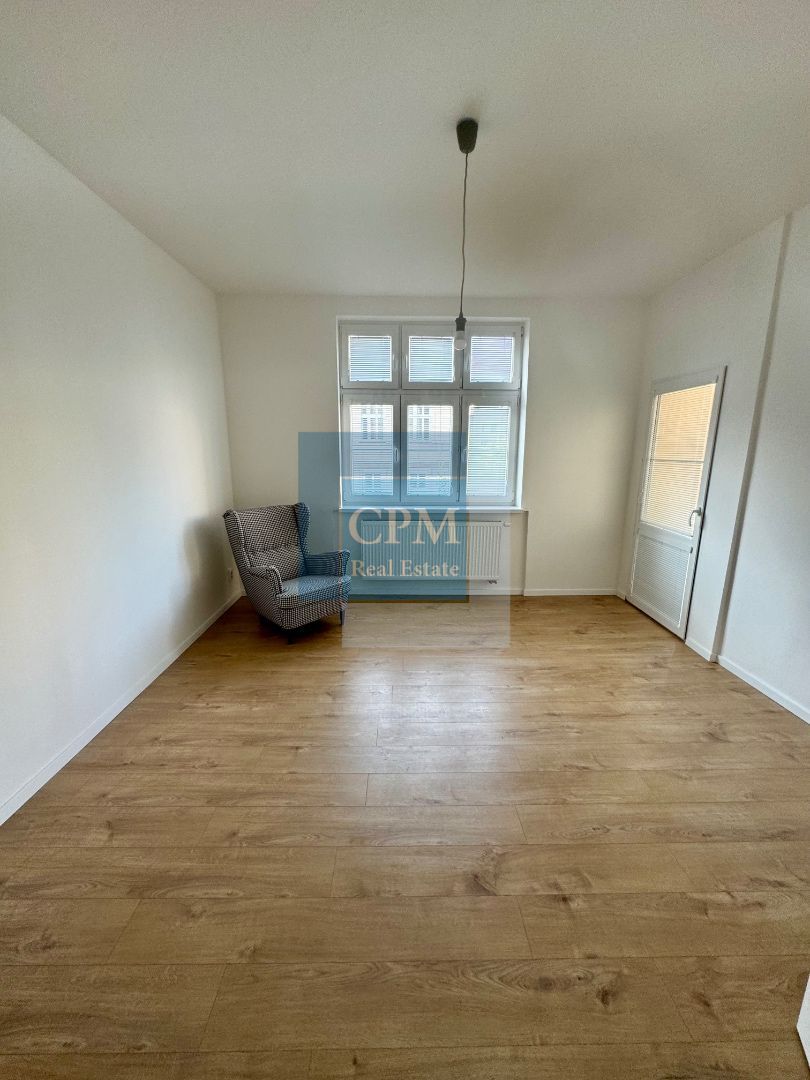 Ponúkame na prenájom 3. izbový veľký byt v centre mesta na Z - 5