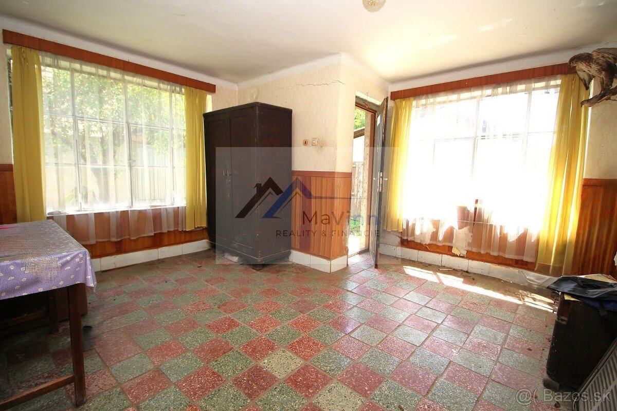 PREDAJ dom s garážou a pozem. v Oslany - 5