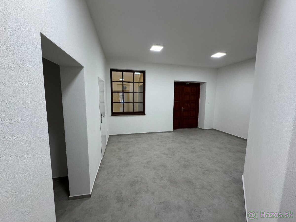 PRENÁJOM ADMINISTRATÍVNYCH A OBCHODNÝCH PRIESTOROV – NÁMESTI - 5