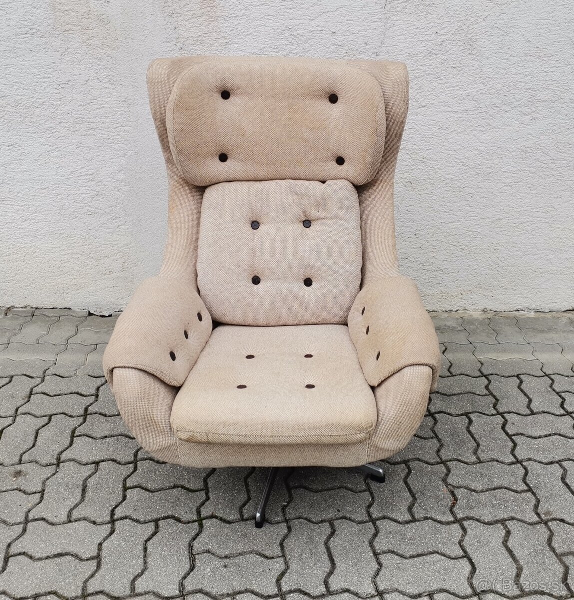 Velke retro otocne kreslo usiak Up Zavody - 5