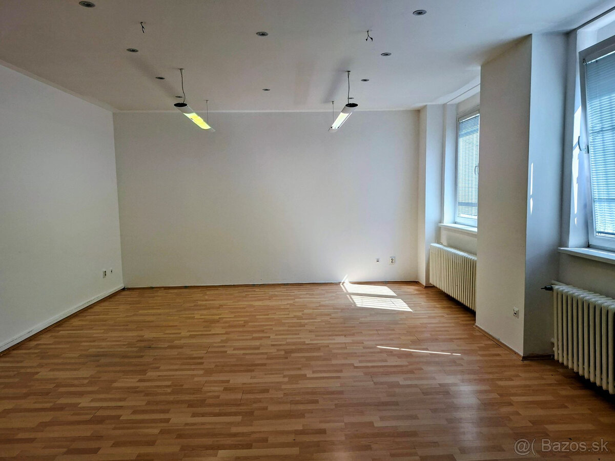 KOMERČNÝ PRIESTOR O VÝMERE 187 M2 S VÝKLADMI DO ULICE - VYSO - 5