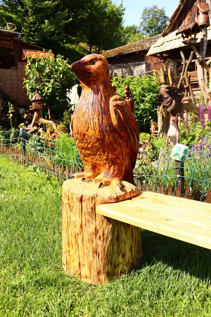 Predám drevenú lavicu drevorezba orol - 5