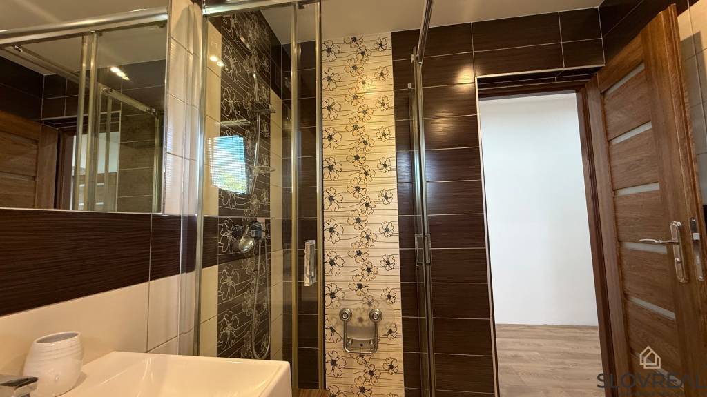 SLOVREAL - Predaj rodinný dom kúsok od mesta Žarnovica v obc - 5