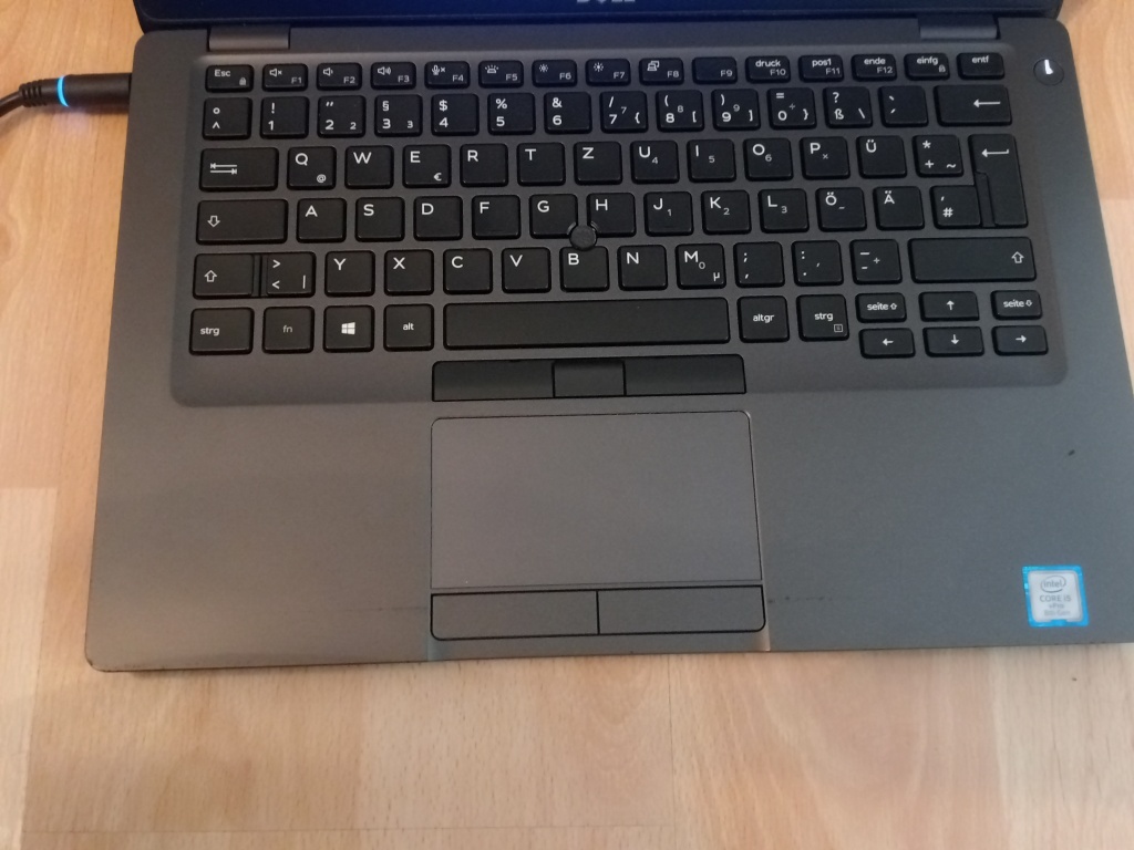 predám Dell latitude 5400 - Intel core i5 - 8gb ram -ssd - 5