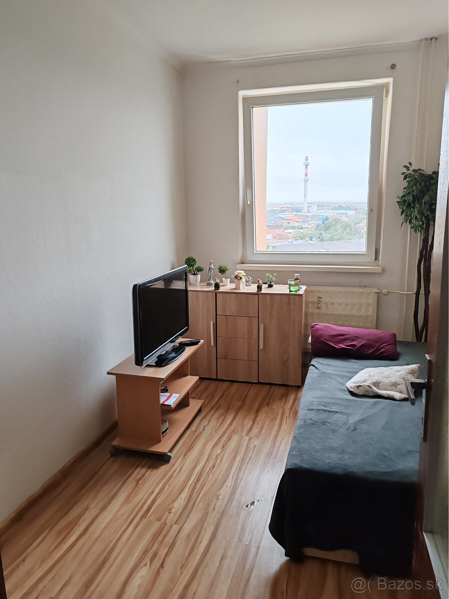 SENEC - EXKLUZÍVNE IBA U NÁS - NA PREDAJ 3 IZBOVÝ BYT V CENT - 5