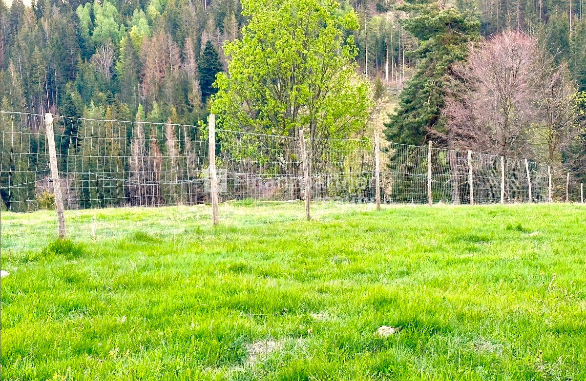 Pozemok so stavebným povolením a výhľadom na Nízke Tatry - 5