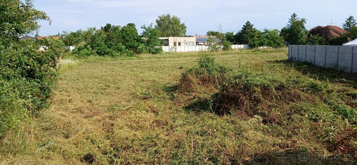 Predám stavebný pozemok - 5