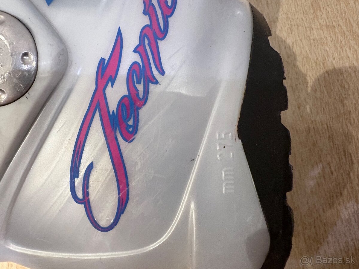 predám lyže120 cm a lyžiarky a prilbu - 5