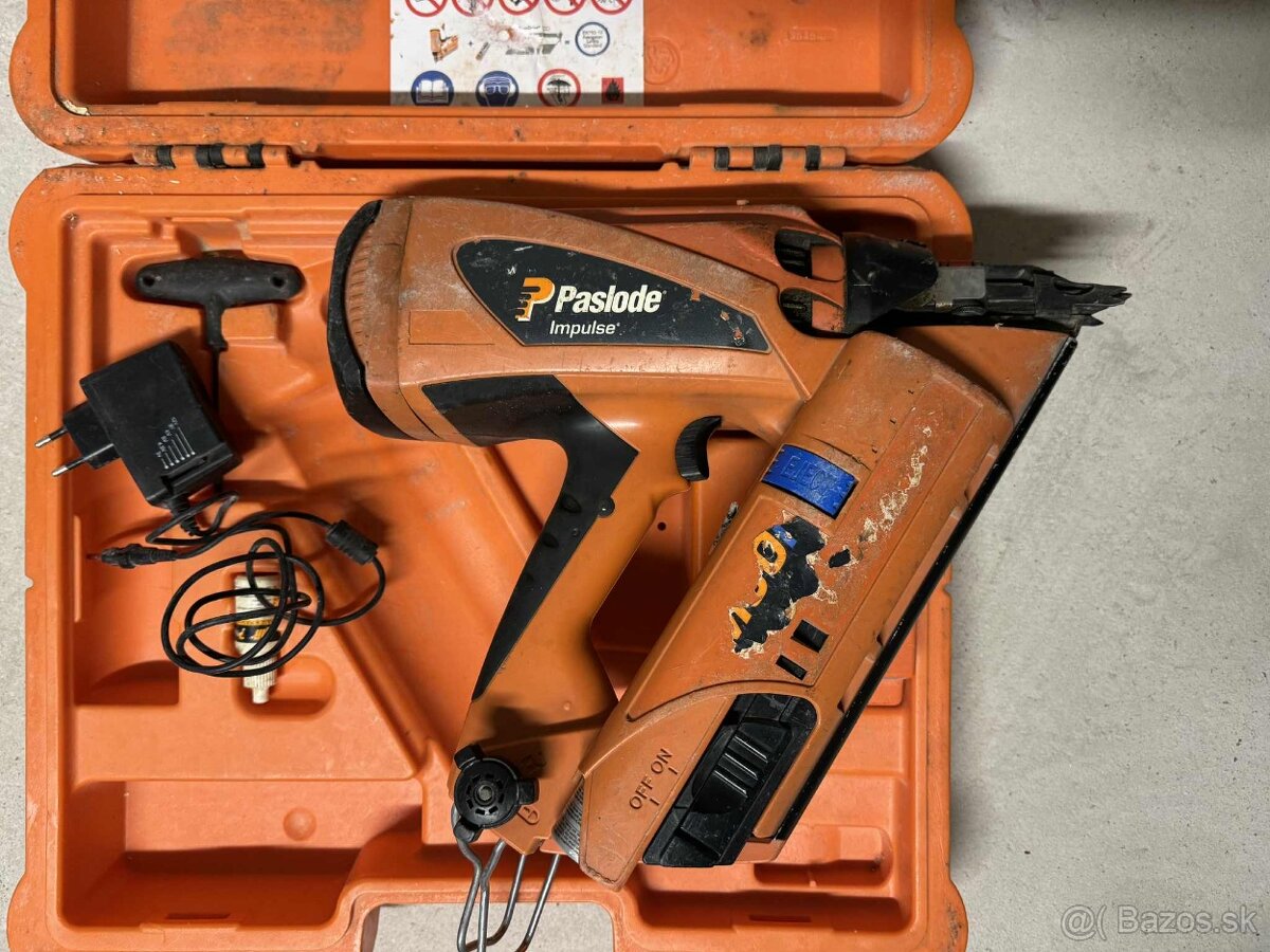 Predám klincovačku Paslode IM90i - 5