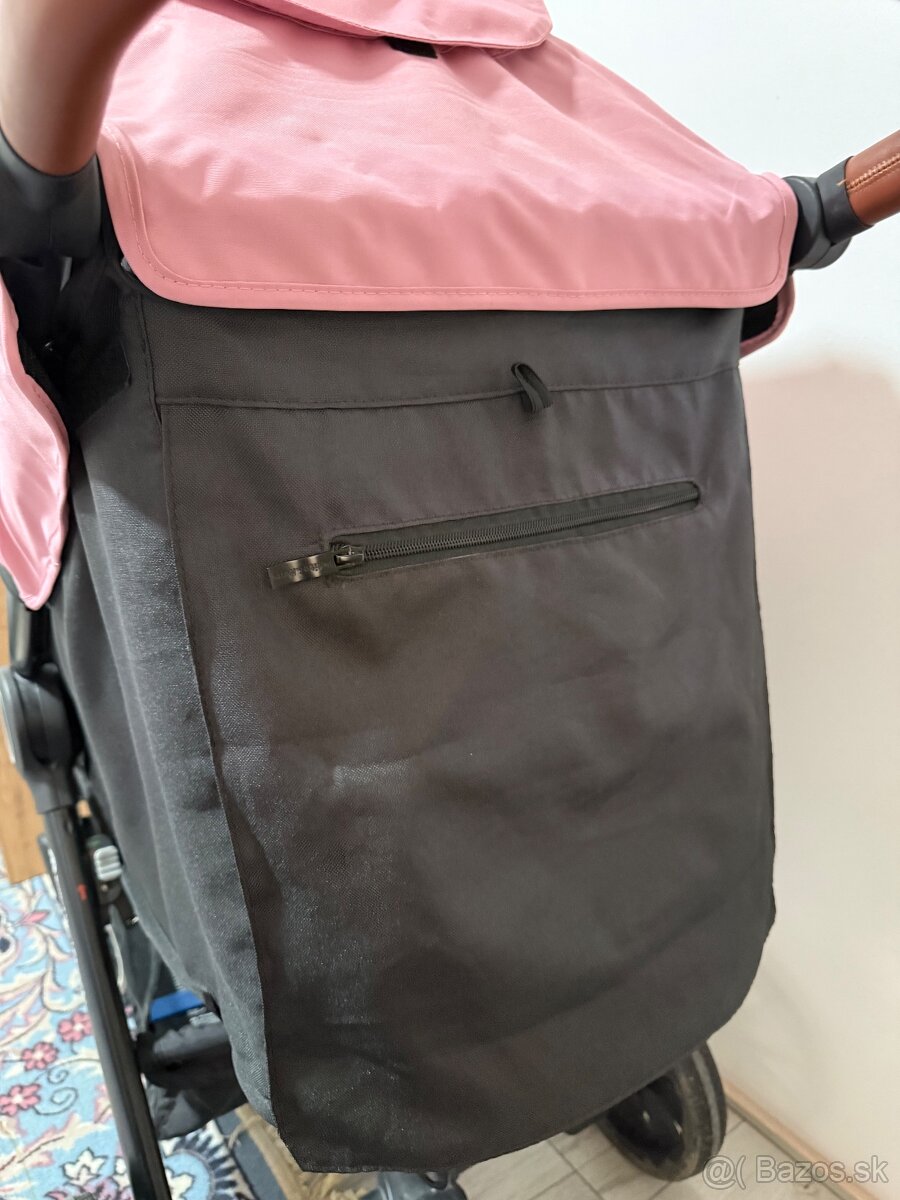 Kočiar petite & mars street + - 5