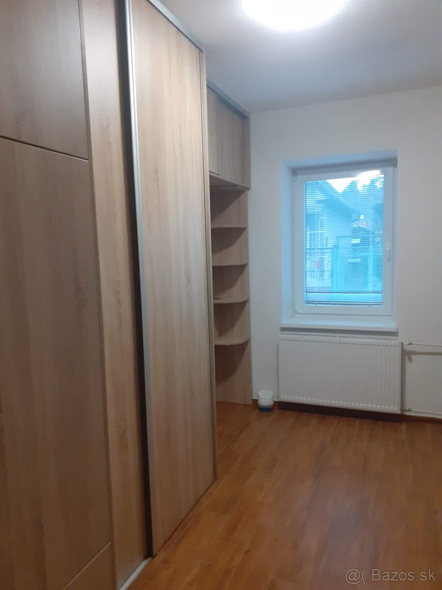 Pekný 1VM vo Veľkých Uherciach /PE - 5