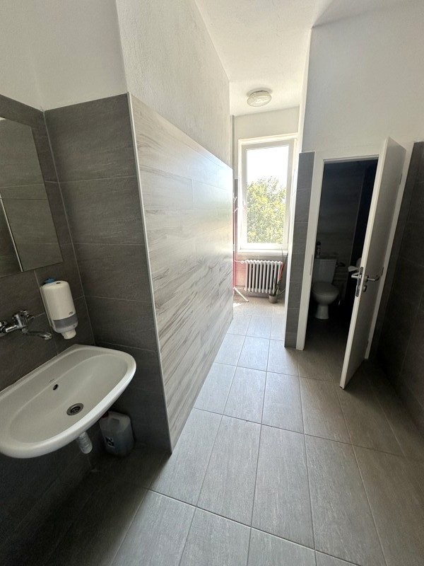 Kancelária 14,5 m2 a 17m2 priamo v meste Galanta - 5