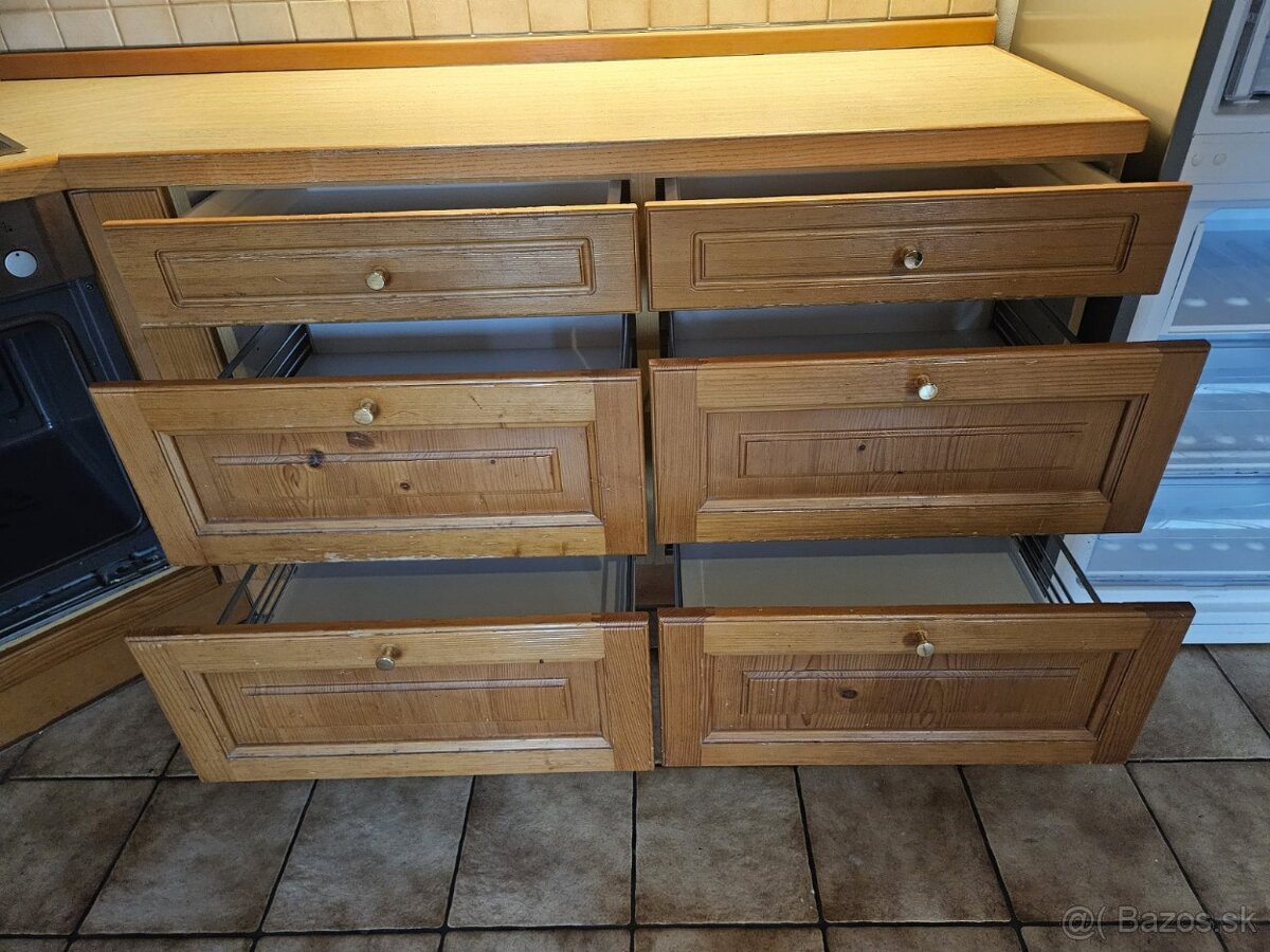 Masívna kuchynská linka z Nemecka so spotrebičmi - 5