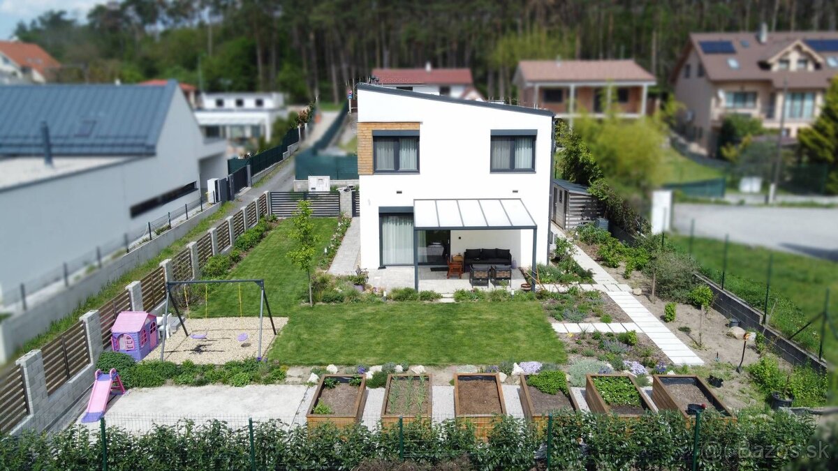 REZERVOVANÉ Nízkoenergetický 5i samostatne stojaci rodinný - 5