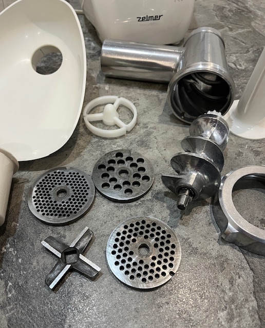 Zelmer 886.84 Mlynček na mäso a strúhač - 5