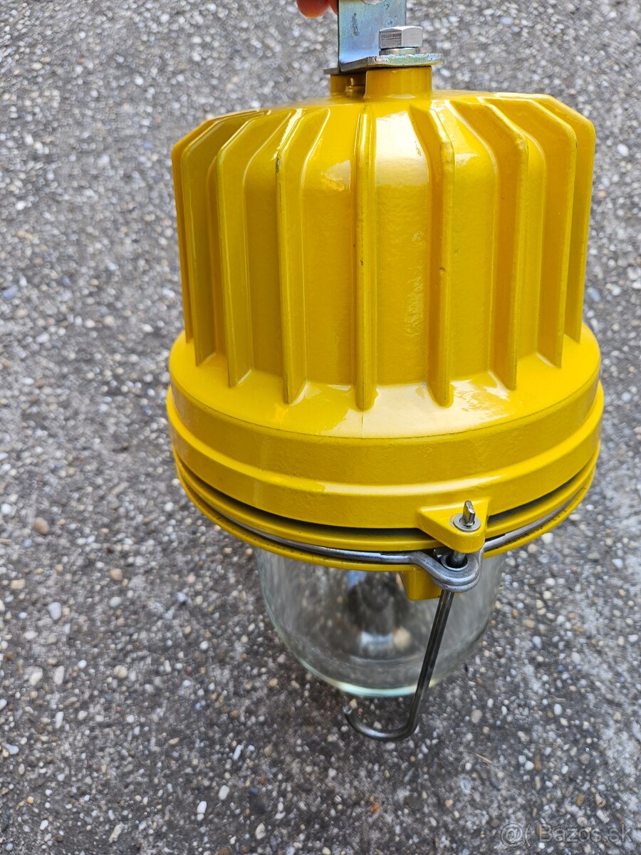 Predam industrialne liatinove svietidla - 5