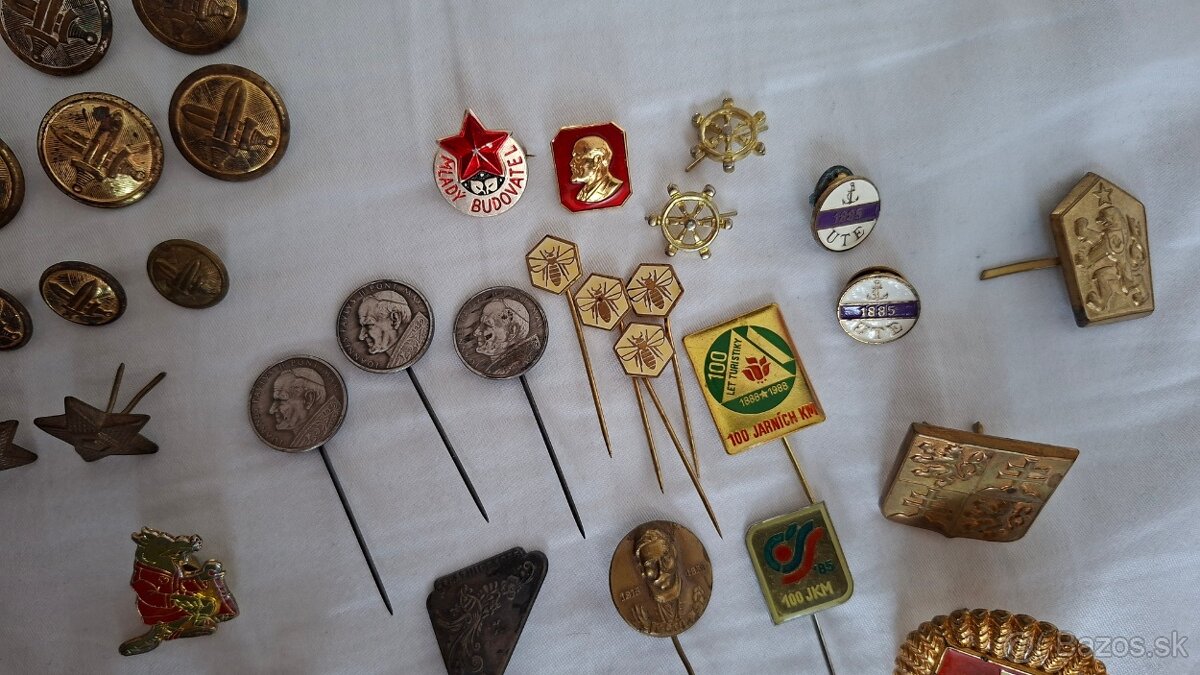 Různé odznaky z armády, včelařství, náboženství, atd - 5