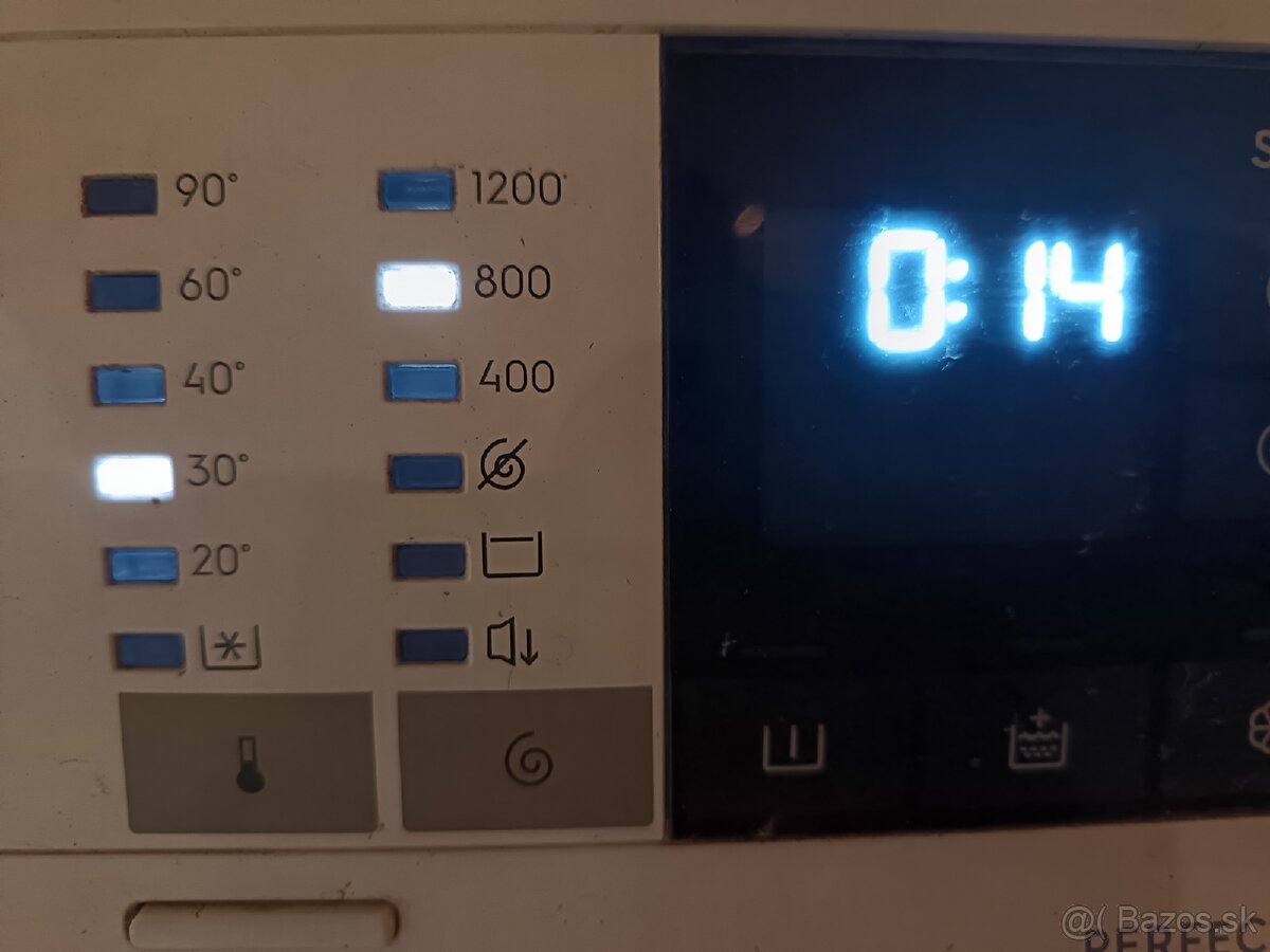 Krásna práčka Electrolux úzka 40 cm - 5