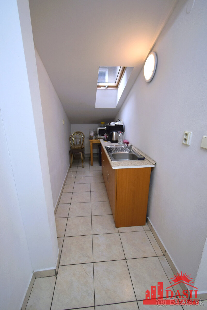 Na prenájom kancelársky priestor blízko centra mesta, 14 m2, - 5